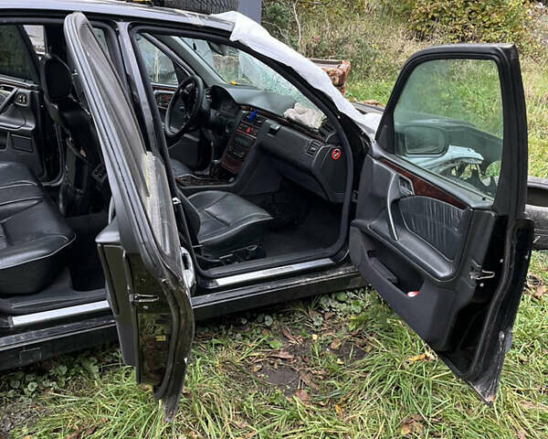 Чорний Мерседес Е-Клас, об'ємом двигуна 3.22 л та пробігом 420 тис. км за 2000 $, фото 17 на Automoto.ua