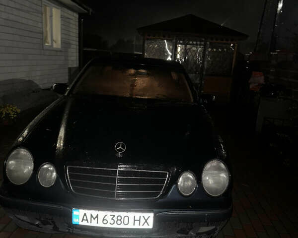 Мерседес Е-Клас 2000 у Житомирі на Automoto.ua Чорний Мерседес Е-Клас, об'ємом двигуна 2 л та пробігом 350 тис. км за 4200 $, фото 4 на Automoto.ua