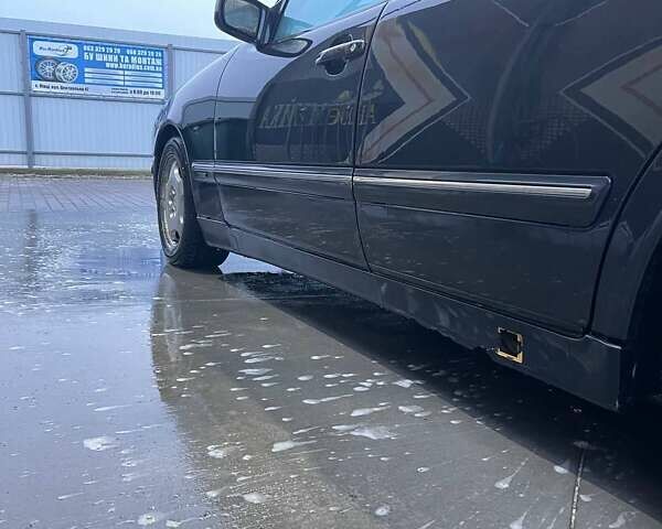 Черный Мерседес Е-Класс, объемом двигателя 2.8 л и пробегом 547 тыс. км за 2950 $, фото 4 на Automoto.ua