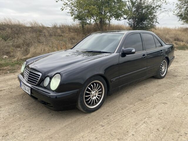 Черный Мерседес Е-Класс, объемом двигателя 2 л и пробегом 450 тыс. км за 3800 $, фото 1 на Automoto.ua