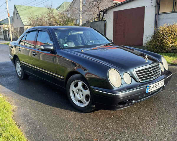 Черный Мерседес Е-Класс, объемом двигателя 3.2 л и пробегом 396 тыс. км за 3600 $, фото 1 на Automoto.ua