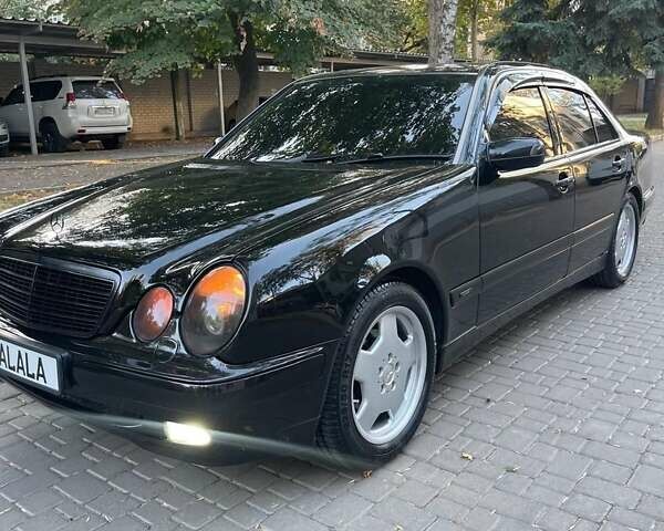 Черный Мерседес Е-Класс, объемом двигателя 2 л и пробегом 370 тыс. км за 5999 $, фото 4 на Automoto.ua