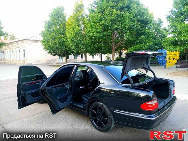 Черный Мерседес Е-Класс, объемом двигателя 3.2 л и пробегом 340 тыс. км за 4300 $, фото 5 на Automoto.ua