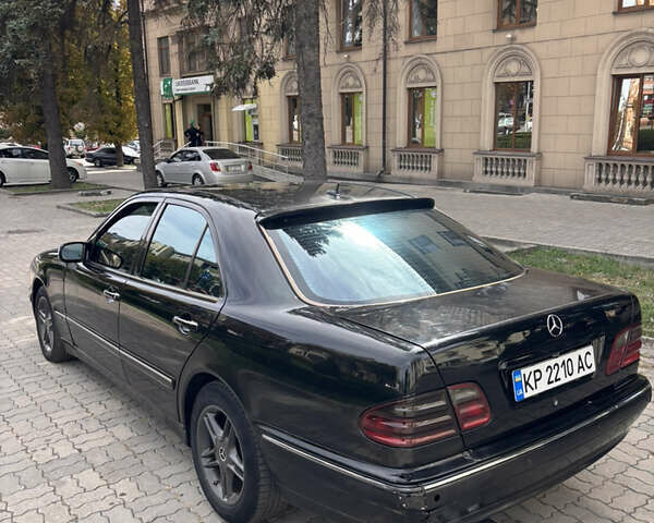 Черный Мерседес Е-Класс, объемом двигателя 3.2 л и пробегом 570 тыс. км за 4000 $, фото 5 на Automoto.ua