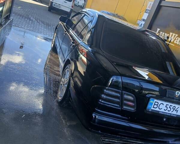 Черный Мерседес Е-Класс, объемом двигателя 2.2 л и пробегом 490 тыс. км за 3300 $, фото 3 на Automoto.ua