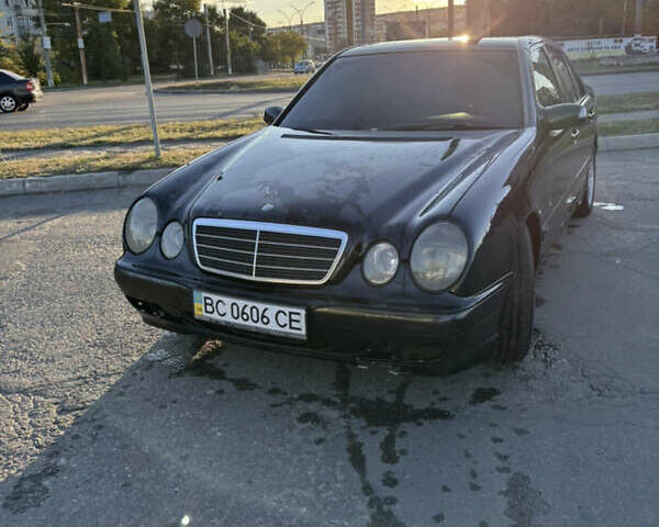 Черный Мерседес Е-Класс, объемом двигателя 2 л и пробегом 365 тыс. км за 3000 $, фото 2 на Automoto.ua