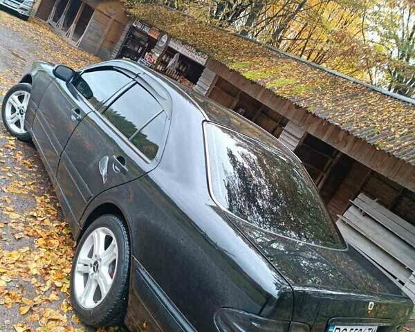 Черный Мерседес Е-Класс, объемом двигателя 2.2 л и пробегом 490 тыс. км за 3300 $, фото 8 на Automoto.ua