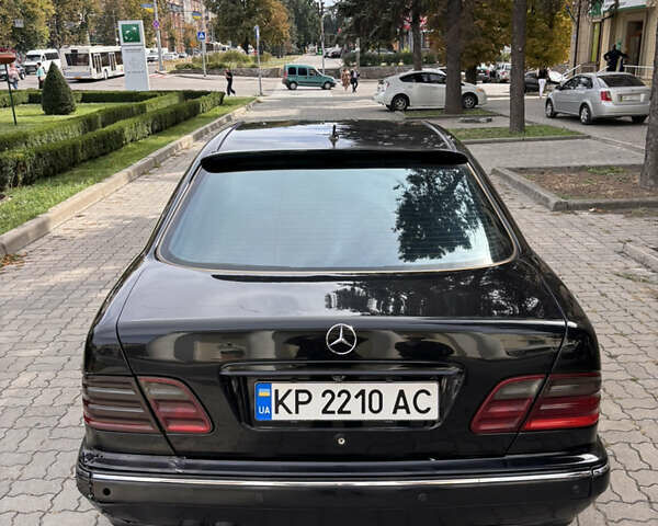 Черный Мерседес Е-Класс, объемом двигателя 3.2 л и пробегом 570 тыс. км за 4000 $, фото 7 на Automoto.ua