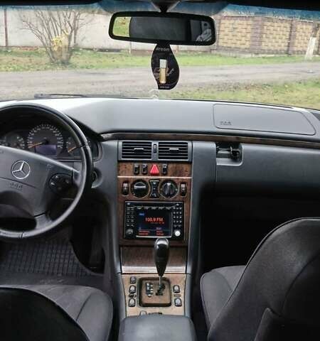 Чорний Мерседес Е-Клас, об'ємом двигуна 3.22 л та пробігом 390 тис. км за 3950 $, фото 12 на Automoto.ua
