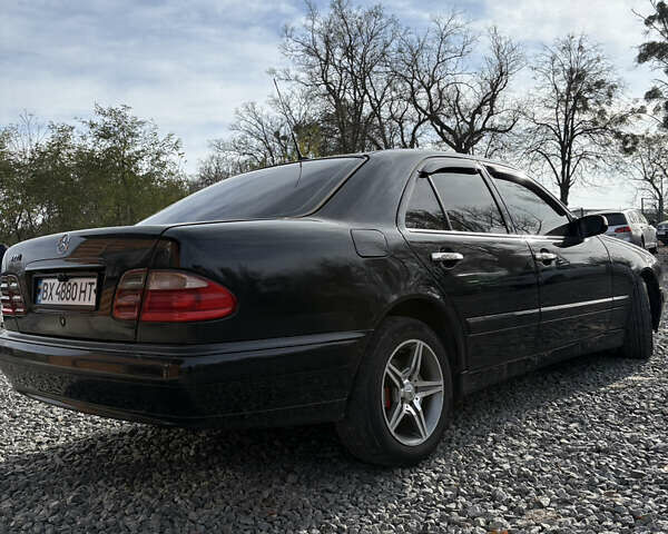 Черный Мерседес Е-Класс, объемом двигателя 2.2 л и пробегом 395 тыс. км за 4499 $, фото 4 на Automoto.ua