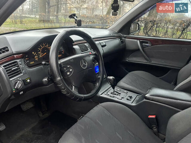 Черный Мерседес Е-Класс, объемом двигателя 2 л и пробегом 358 тыс. км за 2600 $, фото 11 на Automoto.ua