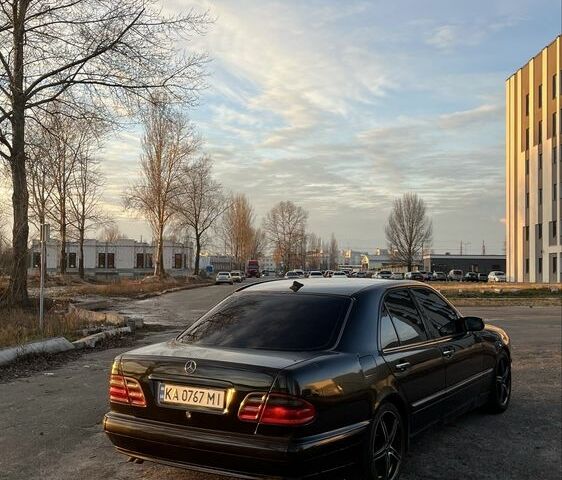 Черный Мерседес Е-Класс, объемом двигателя 3.2 л и пробегом 297 тыс. км за 5000 $, фото 2 на Automoto.ua