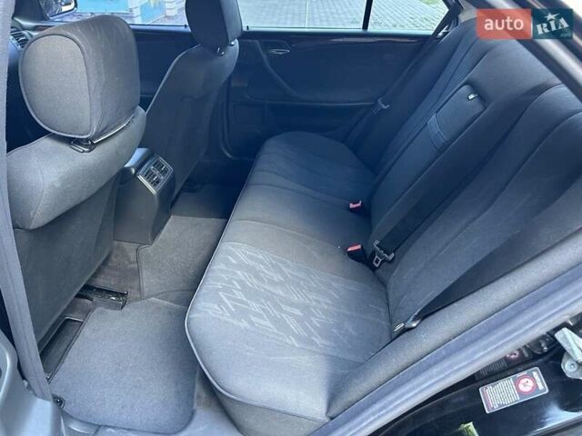 Черный Мерседес Е-Класс, объемом двигателя 2 л и пробегом 346 тыс. км за 4500 $, фото 6 на Automoto.ua