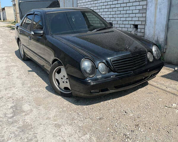 Черный Мерседес Е-Класс, объемом двигателя 4.3 л и пробегом 499 тыс. км за 6800 $, фото 2 на Automoto.ua