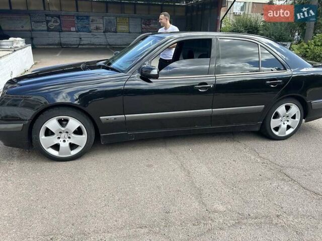 Чорний Мерседес Е-Клас, об'ємом двигуна 2 л та пробігом 346 тис. км за 4500 $, фото 9 на Automoto.ua