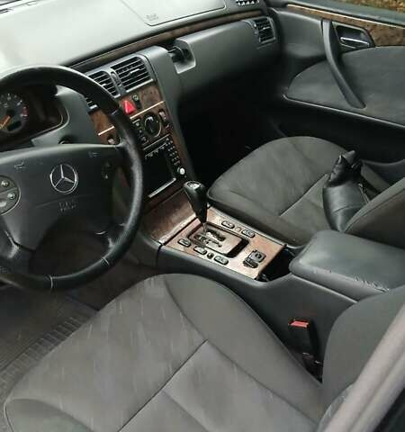 Чорний Мерседес Е-Клас, об'ємом двигуна 3.22 л та пробігом 390 тис. км за 3950 $, фото 13 на Automoto.ua