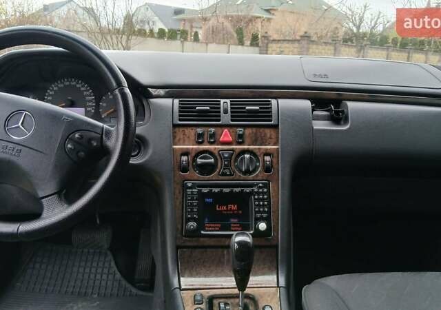 Чорний Мерседес Е-Клас, об'ємом двигуна 3.22 л та пробігом 390 тис. км за 3950 $, фото 8 на Automoto.ua