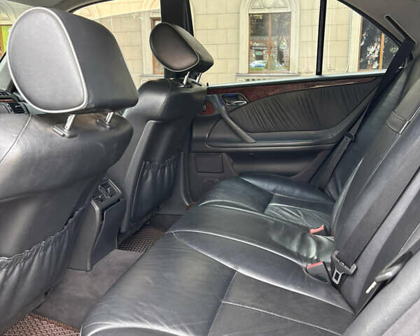 Черный Мерседес Е-Класс, объемом двигателя 3.2 л и пробегом 570 тыс. км за 4000 $, фото 8 на Automoto.ua