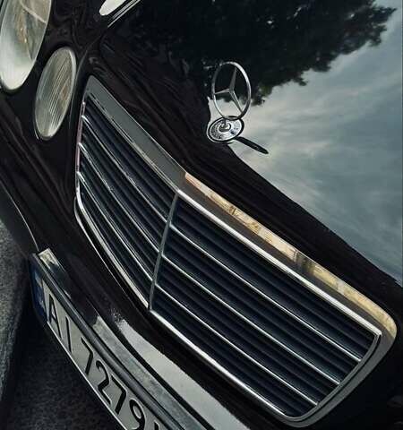 Черный Мерседес Е-Класс, объемом двигателя 2 л и пробегом 346 тыс. км за 4500 $, фото 18 на Automoto.ua