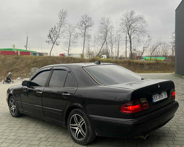 Черный Мерседес Е-Класс, объемом двигателя 2 л и пробегом 430 тыс. км за 3600 $, фото 1 на Automoto.ua
