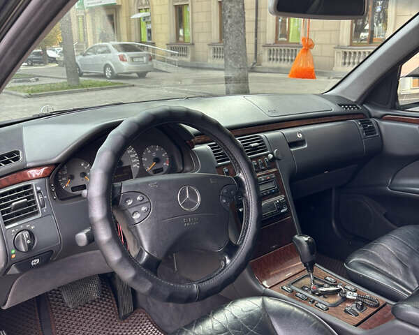 Черный Мерседес Е-Класс, объемом двигателя 3.2 л и пробегом 570 тыс. км за 4000 $, фото 12 на Automoto.ua