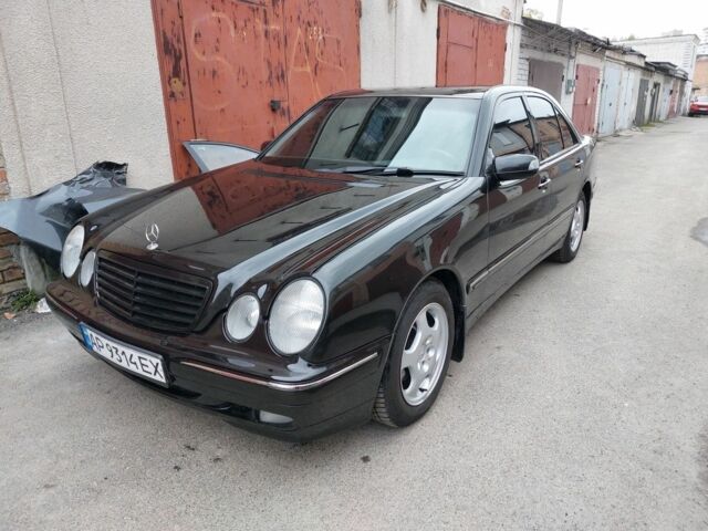 Мерседес Е-Клас 2001 у Прилуках на Automoto.ua Чорний Мерседес Е-Клас, об'ємом двигуна 2 л та пробігом 284 тис. км за 4300 $, фото 2 на Automoto.ua