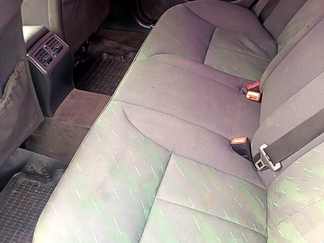 Черный Мерседес Е-Класс, объемом двигателя 2.6 л и пробегом 385 тыс. км за 3950 $, фото 6 на Automoto.ua