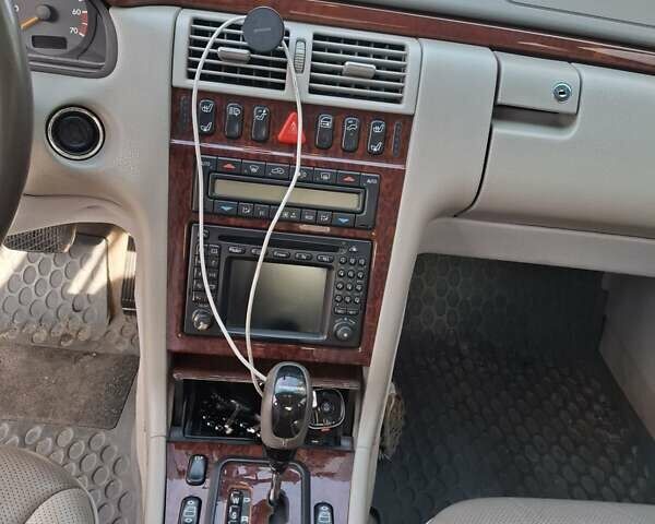 Мерседес Е-Класс 2001 в Киеве на Automoto.ua Черный Мерседес Е-Класс, объемом двигателя 2.8 л и пробегом 460 тыс. км за 5000 $, фото 21 на Automoto.ua