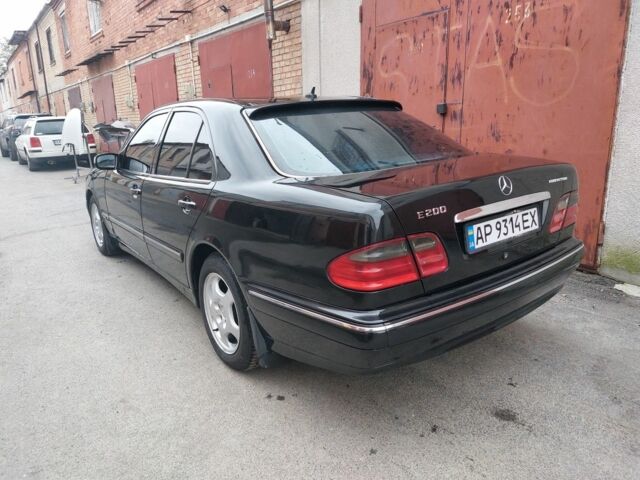 Мерседес Е-Клас 2001 у Прилуках на Automoto.ua Чорний Мерседес Е-Клас, об'ємом двигуна 2 л та пробігом 284 тис. км за 4300 $, фото 3 на Automoto.ua