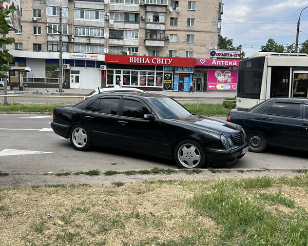 Черный Мерседес Е-Класс, объемом двигателя 4.3 л и пробегом 499 тыс. км за 6800 $, фото 4 на Automoto.ua