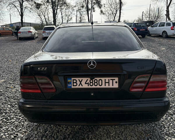 Черный Мерседес Е-Класс, объемом двигателя 2.2 л и пробегом 395 тыс. км за 4499 $, фото 6 на Automoto.ua