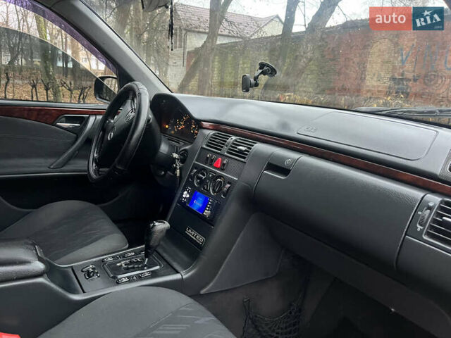 Черный Мерседес Е-Класс, объемом двигателя 2 л и пробегом 358 тыс. км за 2600 $, фото 18 на Automoto.ua