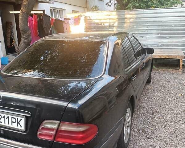 Черный Мерседес Е-Класс, объемом двигателя 2.15 л и пробегом 440 тыс. км за 4800 $, фото 3 на Automoto.ua