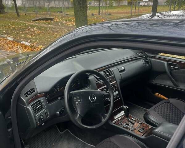 Чорний Мерседес Е-Клас, об'ємом двигуна 2.6 л та пробігом 527 тис. км за 3500 $, фото 7 на Automoto.ua