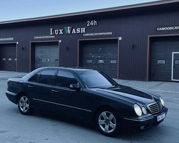 Чорний Мерседес Е-Клас, об'ємом двигуна 3.2 л та пробігом 300 тис. км за 3600 $, фото 8 на Automoto.ua