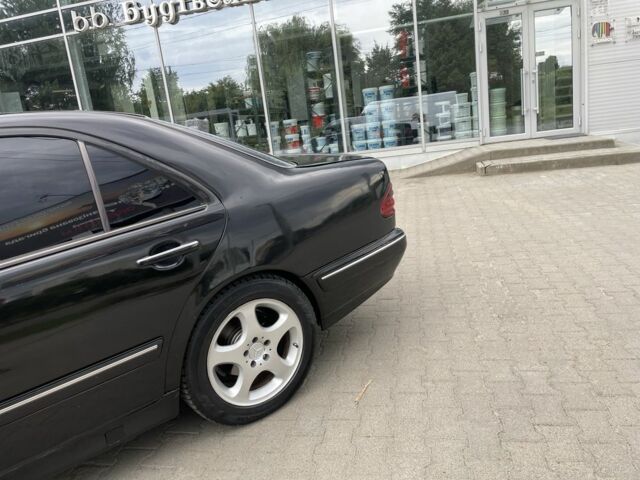 Черный Мерседес Е-Класс, объемом двигателя 3.2 л и пробегом 300 тыс. км за 2970 $, фото 2 на Automoto.ua