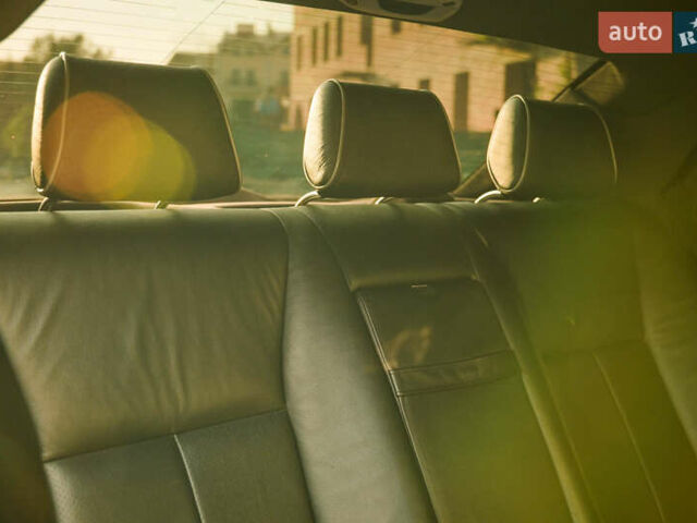 Черный Мерседес Е-Класс, объемом двигателя 3.2 л и пробегом 380 тыс. км за 7000 $, фото 40 на Automoto.ua