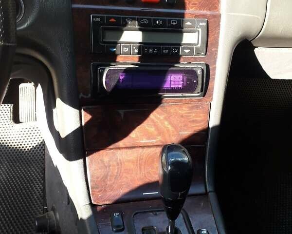 Черный Мерседес Е-Класс, объемом двигателя 2.8 л и пробегом 100 тыс. км за 3333 $, фото 2 на Automoto.ua