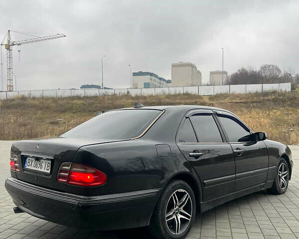 Черный Мерседес Е-Класс, объемом двигателя 2 л и пробегом 430 тыс. км за 3600 $, фото 2 на Automoto.ua