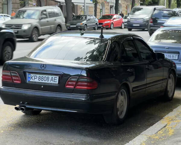 Черный Мерседес Е-Класс, объемом двигателя 4.3 л и пробегом 499 тыс. км за 6800 $, фото 1 на Automoto.ua
