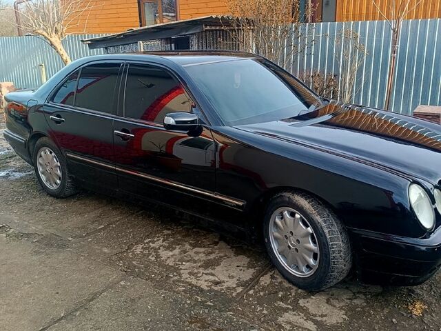 Черный Мерседес Е-Класс, объемом двигателя 2.6 л и пробегом 385 тыс. км за 3950 $, фото 1 на Automoto.ua