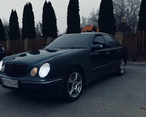 Черный Мерседес Е-Класс, объемом двигателя 4.3 л и пробегом 339 тыс. км за 5000 $, фото 1 на Automoto.ua