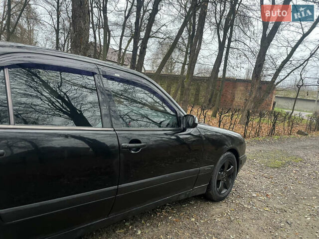 Черный Мерседес Е-Класс, объемом двигателя 2 л и пробегом 358 тыс. км за 2600 $, фото 5 на Automoto.ua