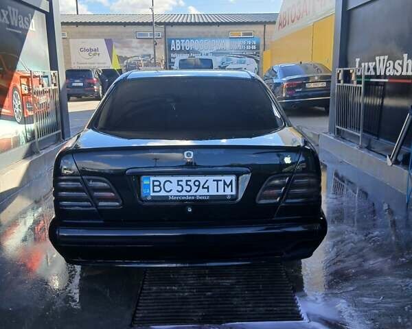 Черный Мерседес Е-Класс, объемом двигателя 2.2 л и пробегом 490 тыс. км за 3300 $, фото 2 на Automoto.ua