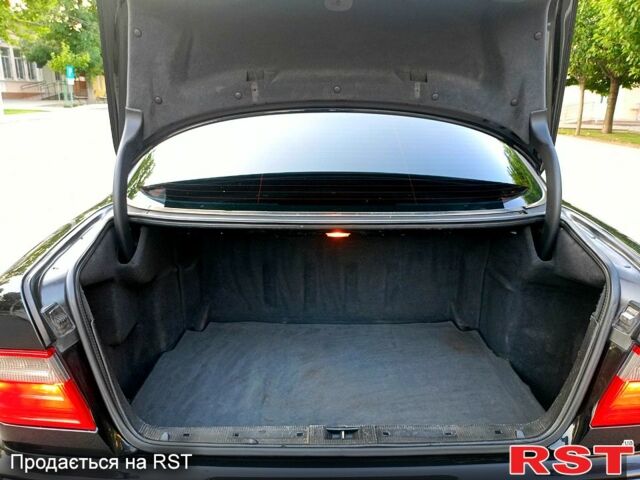 Черный Мерседес Е-Класс, объемом двигателя 3.2 л и пробегом 340 тыс. км за 4300 $, фото 6 на Automoto.ua