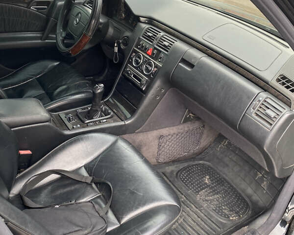 Чорний Мерседес Е-Клас, об'ємом двигуна 2.8 л та пробігом 270 тис. км за 3450 $, фото 14 на Automoto.ua