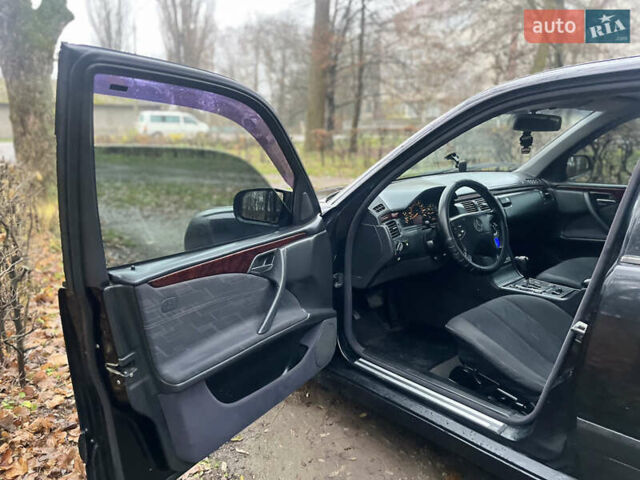 Черный Мерседес Е-Класс, объемом двигателя 2 л и пробегом 358 тыс. км за 2600 $, фото 10 на Automoto.ua