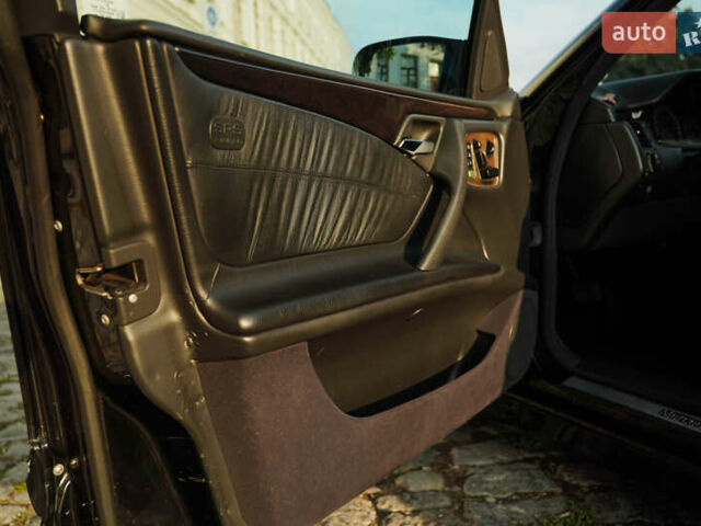 Черный Мерседес Е-Класс, объемом двигателя 3.2 л и пробегом 380 тыс. км за 7000 $, фото 30 на Automoto.ua