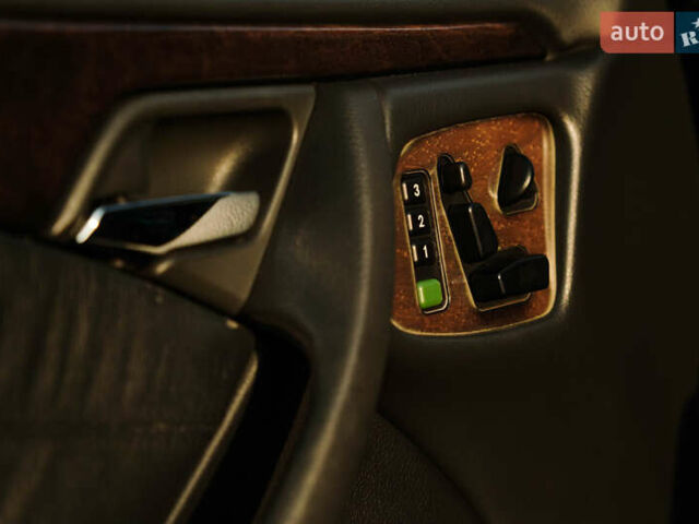 Черный Мерседес Е-Класс, объемом двигателя 3.2 л и пробегом 380 тыс. км за 7000 $, фото 25 на Automoto.ua