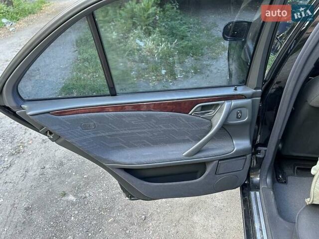 Черный Мерседес Е-Класс, объемом двигателя 2 л и пробегом 346 тыс. км за 4500 $, фото 5 на Automoto.ua